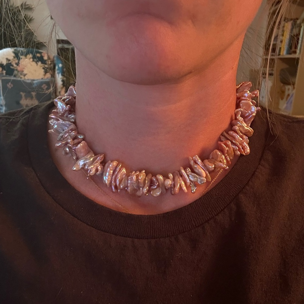 Beautiful Shell Necklace - Picture 3 of 4